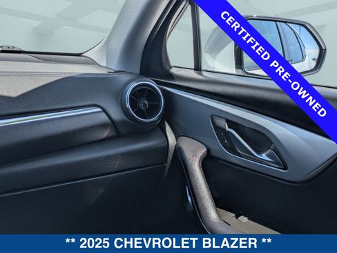 Used 2025 Chevrolet Blazer LT FWD image 18