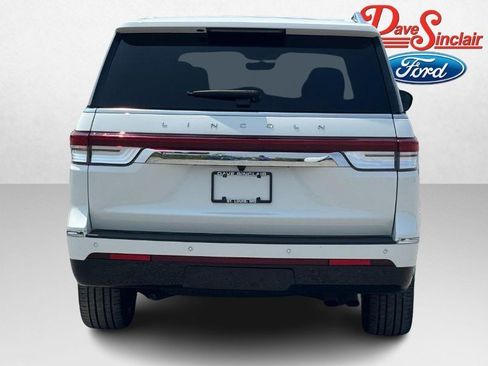 Used 2022 Lincoln Navigator Reserve AWD/4WD image 8