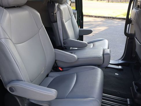 Used 2024 Toyota Sienna XLE image 29