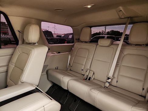 Used 2018 Lincoln Navigator Reserve w/ Technology Package AWD/4WD image 5