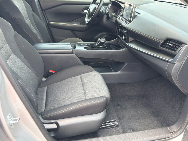 Used 2025 Nissan Rogue SV FWD image 13