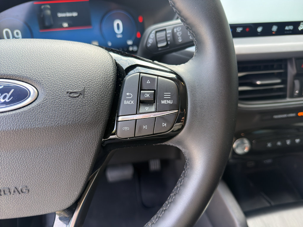 Used 2025 Ford Escape Platinum AWD/4WD image 17