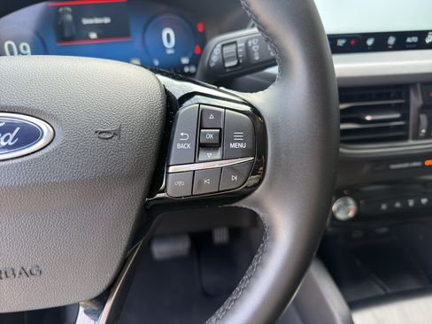 Used 2025 Ford Escape Platinum AWD/4WD image 17
