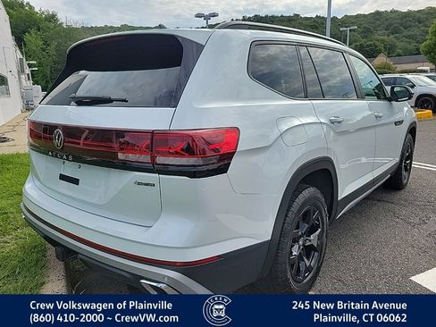 Certified 2024 Volkswagen Atlas Peak Edition SEL AWD/4WD image 3