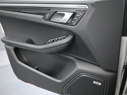 Certified 2025 Porsche Macan image 26