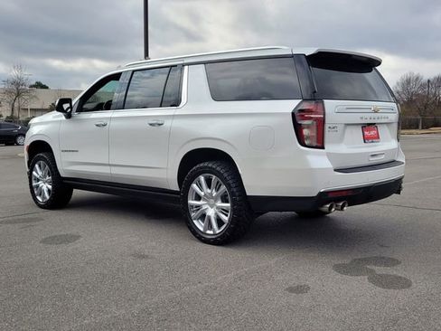 Used 2021 Chevrolet Suburban High Country w/ Premium Package image 3