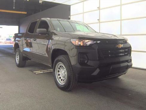 Used 2023 Chevrolet Colorado W/T RWD image 3