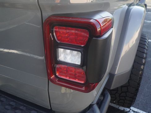 Used 2023 Jeep Gladiator Rubicon w/ LED Lighting Group AWD/4WD image 27