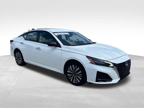 Used 2025 Nissan Altima 2.5 SV FWD image 7