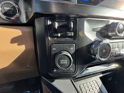 Used 2024 Ford F350 Lariat w/ Sport Appearance Package AWD/4WD image 33