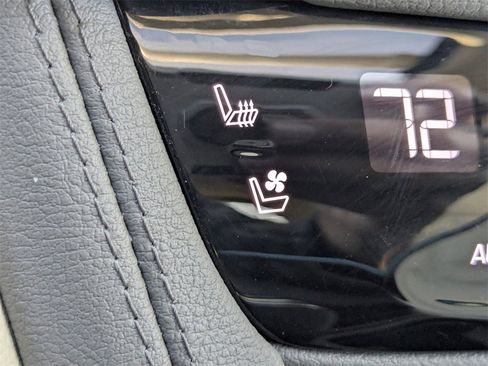 Used 2021 Cadillac XT5 Premium Luxury w/ LPO, Floor Liner Package image 28