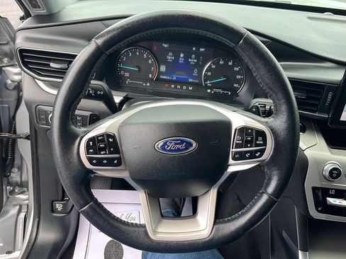 Used 2021 Ford Explorer XLT w/ Equipment Group 202A AWD/4WD image 10