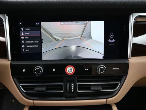 Certified 2024 Porsche Macan AWD/4WD image 19