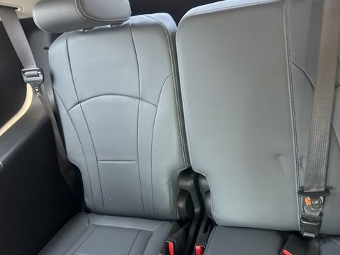 Used 2020 Buick Enclave Essence AWD/4WD image 12