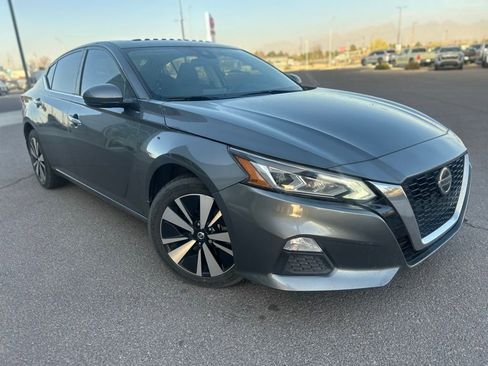 Used 2021 Nissan Altima 2.5 SV w/ SV Premium Package image 1