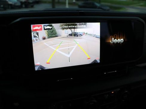 Used 2025 Jeep Gladiator Mojave AWD/4WD image 26