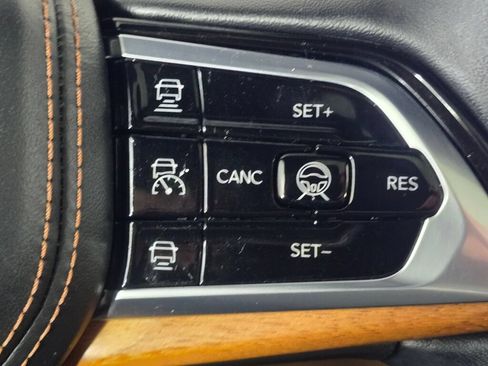 Used 2023 Jeep Grand Cherokee L Summit AWD/4WD image 36