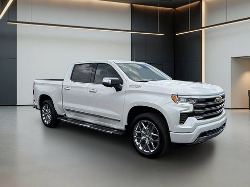 Certified 2023 Chevrolet Silverado 1500 High Country w/ Technology Package AWD/4WD image 8