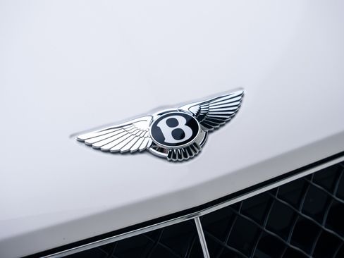 Used 2024 Bentley Bentayga image 9