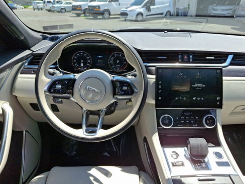 Used 2025 Jaguar F-PACE R-Dynamic S image 4