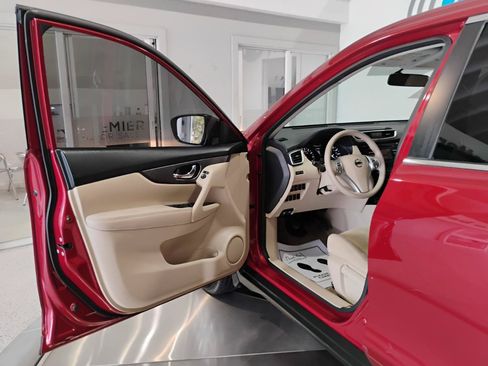 Used 2015 Nissan Rogue S FWD image 39