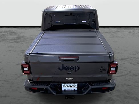 Used 2024 Jeep Gladiator Willys image 3