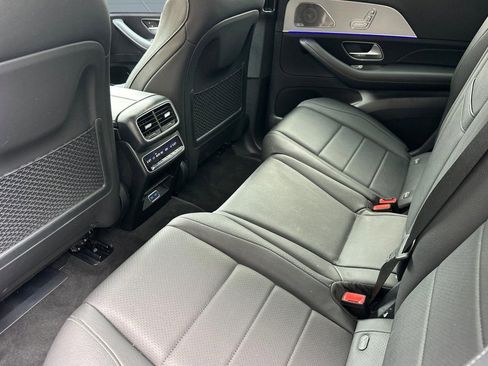 Used 2025 Mercedes-Benz GLS 450 4MATIC image 29