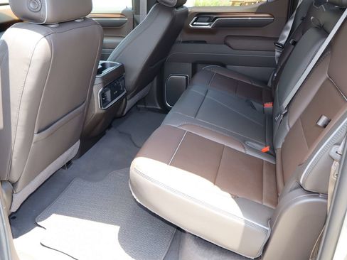 Used 2025 GMC Sierra 1500 Denali w/ Denali Reserve Package AWD/4WD image 6