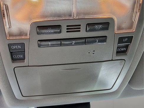 Used 2019 Toyota Highlander XLE AWD/4WD image 23