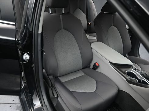 Used 2022 Toyota Camry LE image 12