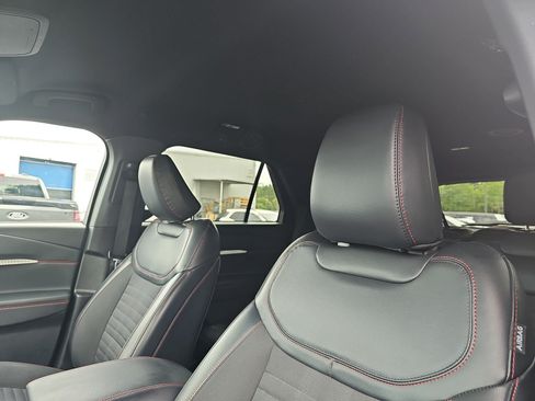 Used 2025 Ford Explorer ST-Line w/ ST-Line Street Pack AWD/4WD image 16
