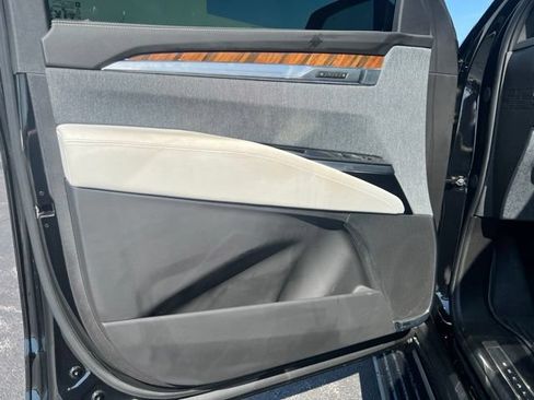 Used 2025 Cadillac Escalade Sport Platinum w/ LPO, Floor Liner Package AWD/4WD image 9
