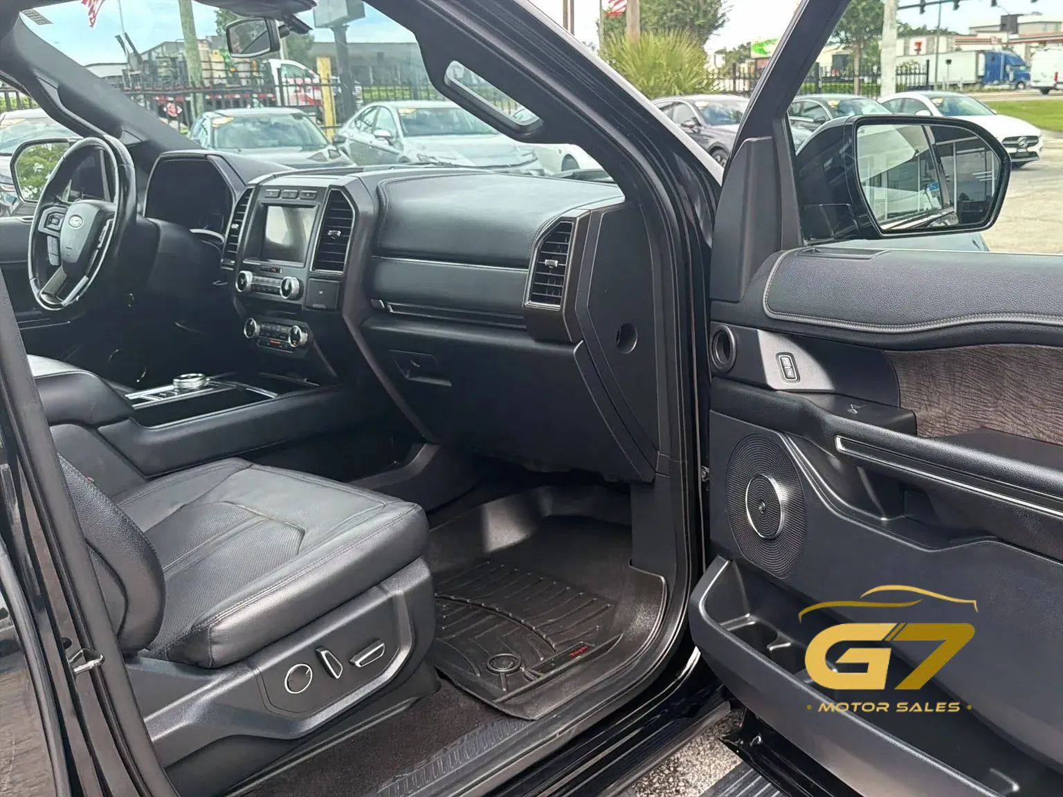 Used 2018 Ford Expedition Limited w/ Equipment Group 301A RWD image 17