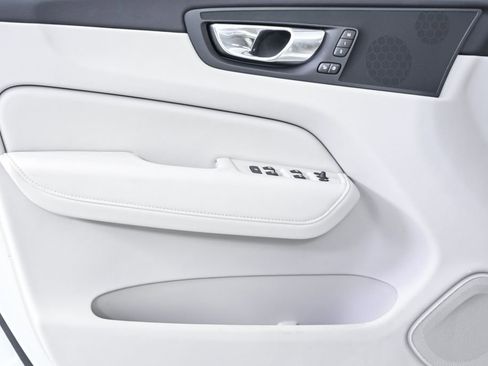 Used 2023 Volvo XC60 B5 Core w/ Climate Package image 8