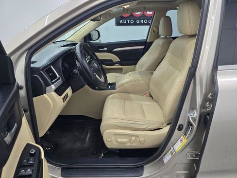 Used 2015 Toyota Highlander XLE FWD image 13