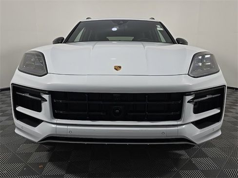 New 2025 Porsche Cayenne GTS image 10