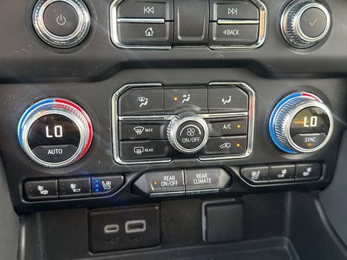 Used 2024 GMC Yukon AT4 w/ Technology Package AWD/4WD image 23