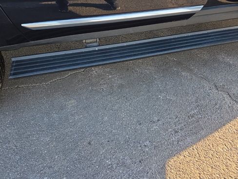 Used 2021 GMC Yukon XL Denali w/ Denali Premium Package image 9