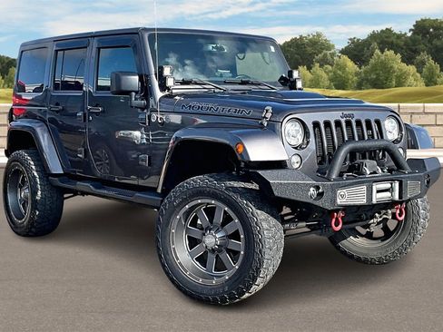 Used 2017 Jeep Wrangler Unlimited Sahara image 2
