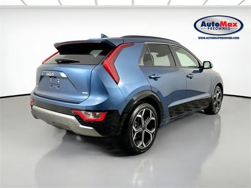 Used 2023 Kia Niro EX Touring image 2