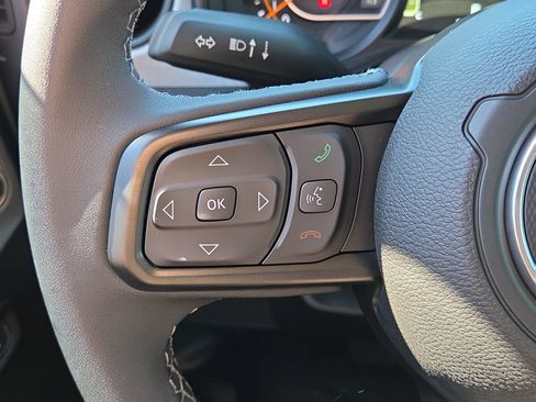 Used 2025 Jeep Gladiator Sport AWD/4WD image 19