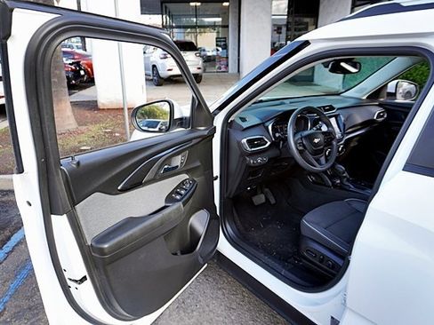 Used 2022 Chevrolet TrailBlazer LT w/ Convenience Package image 35