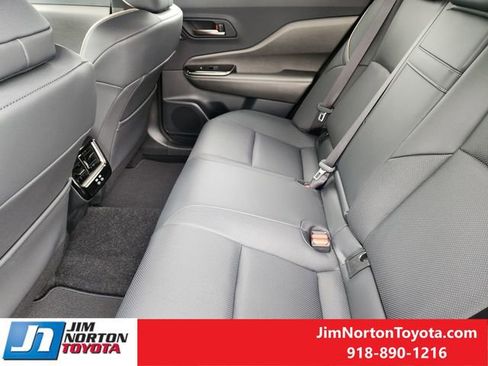 Used 2026 Toyota Crown AWD/4WD image 30