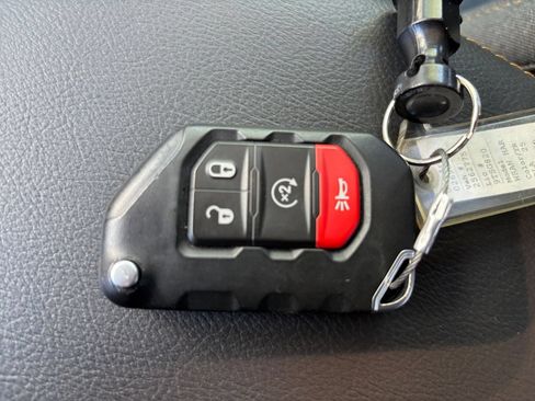 Used 2025 Jeep Wrangler Unlimited Sahara AWD/4WD image 24