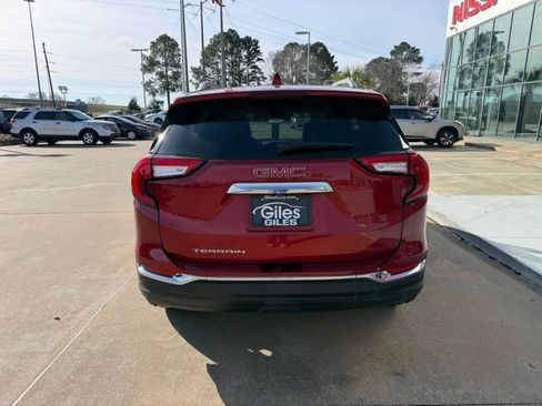 Used 2022 GMC Terrain SLT image 4
