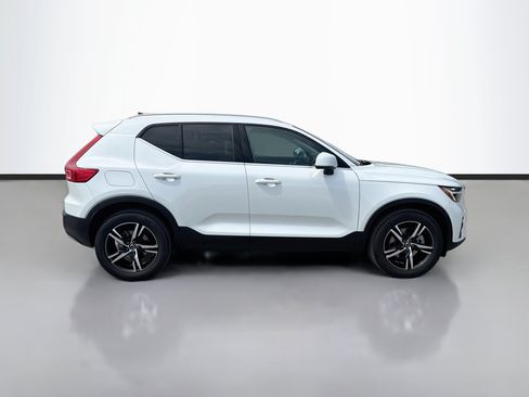 Used 2025 Volvo XC40 B5 Core AWD/4WD image 6