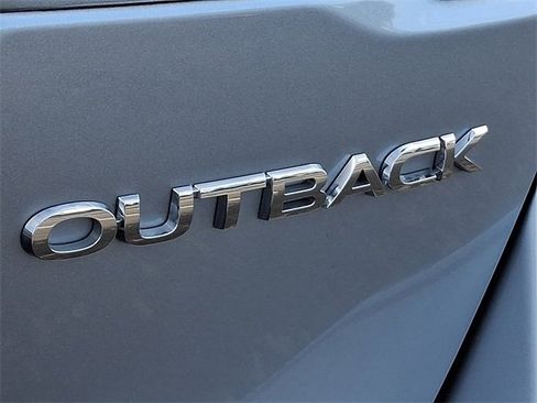Used 2025 Subaru Outback Limited image 29