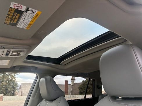 Used 2021 Toyota Highlander Limited image 16