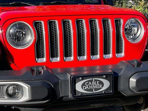 Used 2019 Jeep Wrangler Unlimited Sahara AWD/4WD image 27