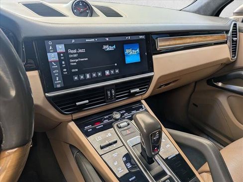 Used 2019 Porsche Cayenne Turbo AWD/4WD image 13